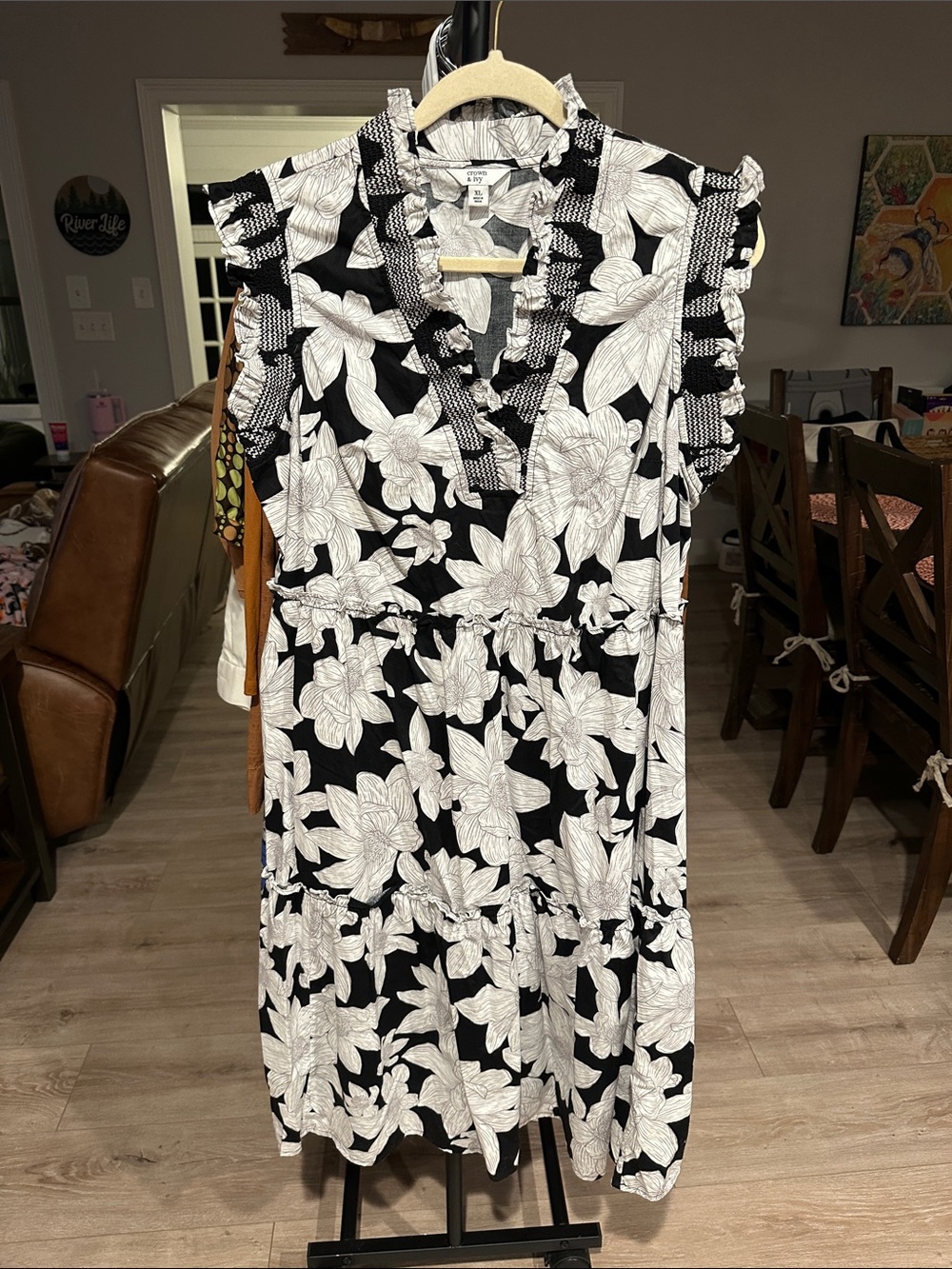 crown & ivy Black and White Floral Midi Dress with Ruffle Sleeves